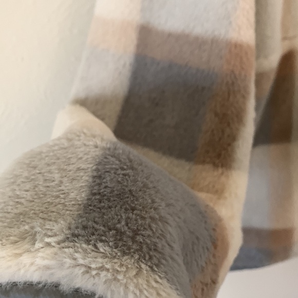 BLUE B PULL OVER FLUFFY JACKET - Picture 2 of 10